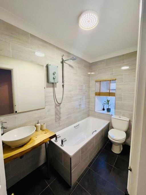 Beautiful Spacious Apartment In Town Centre Oban Bagian luar foto