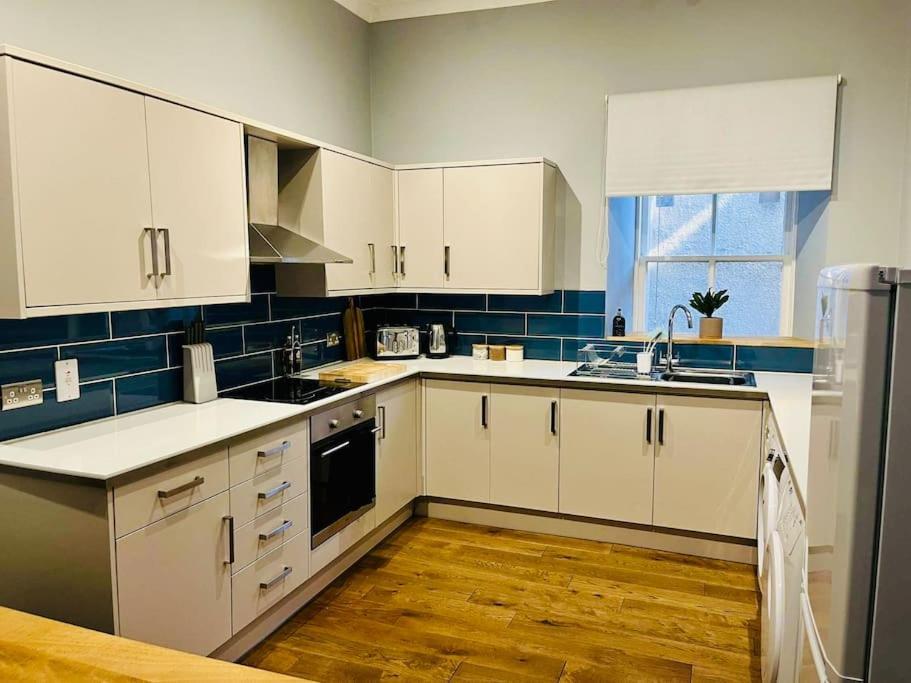 Beautiful Spacious Apartment In Town Centre Oban Bagian luar foto
